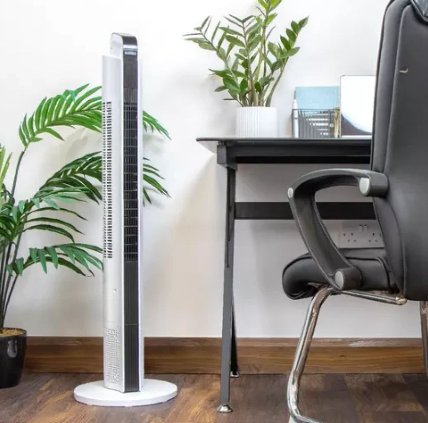 43" Spear & Jackson Slim Tower Fan, 3 Speed Oscillating Air Flow , w/remote control
