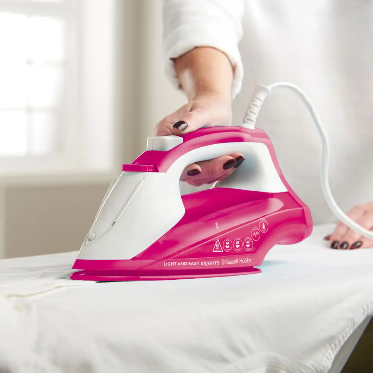 Russell Hobbs Light & Easy Brights 2400 - Berry, Fast Heat Up, Stylish - 26480