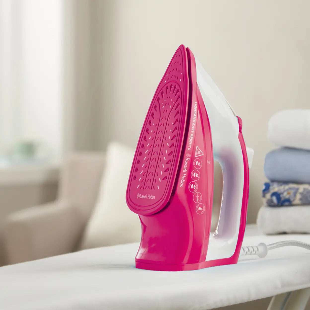 Russell Hobbs Light & Easy Brights 2400 - Berry, Fast Heat Up, Stylish - 26480